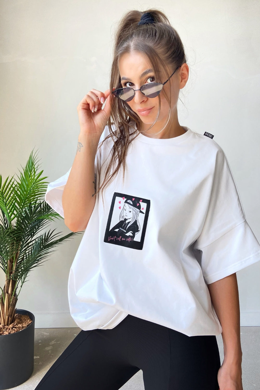 DAMSKA OVERSIZOWA KOSZULKA Z NASZYWKĄ DON′T CALL ME CUTIE