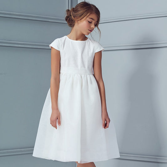 Sukienka biała z haftowanym materiałem