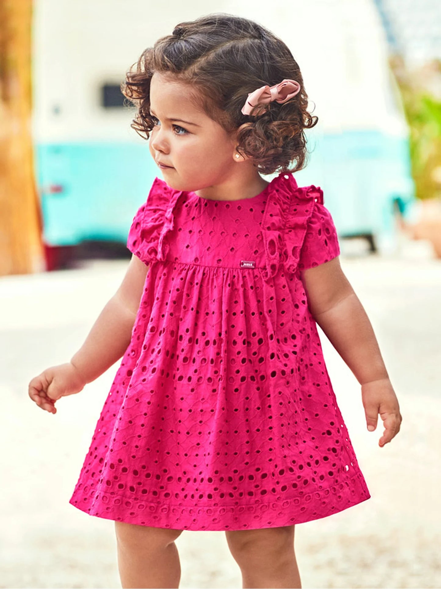 Sukienka z perforacją